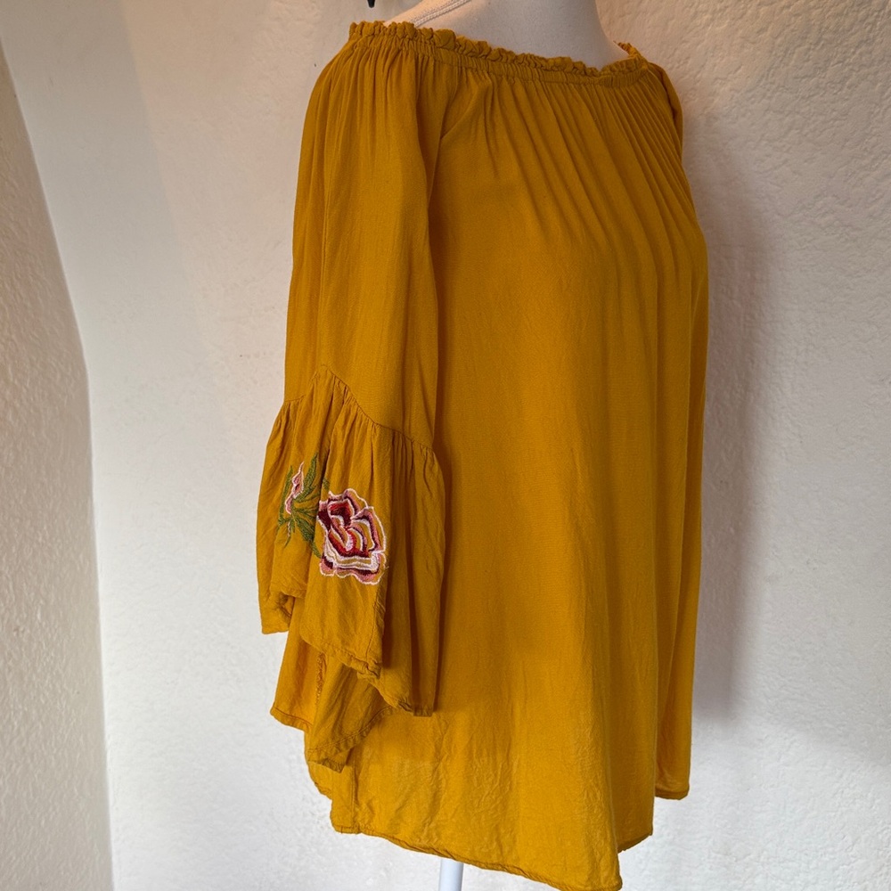 Feathers Embroidered Bell Sleeve Off Shoulder Top Sz M